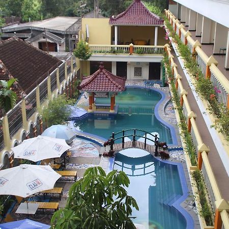 Mega Bintang Sweet Hotel Cepu Exterior photo
