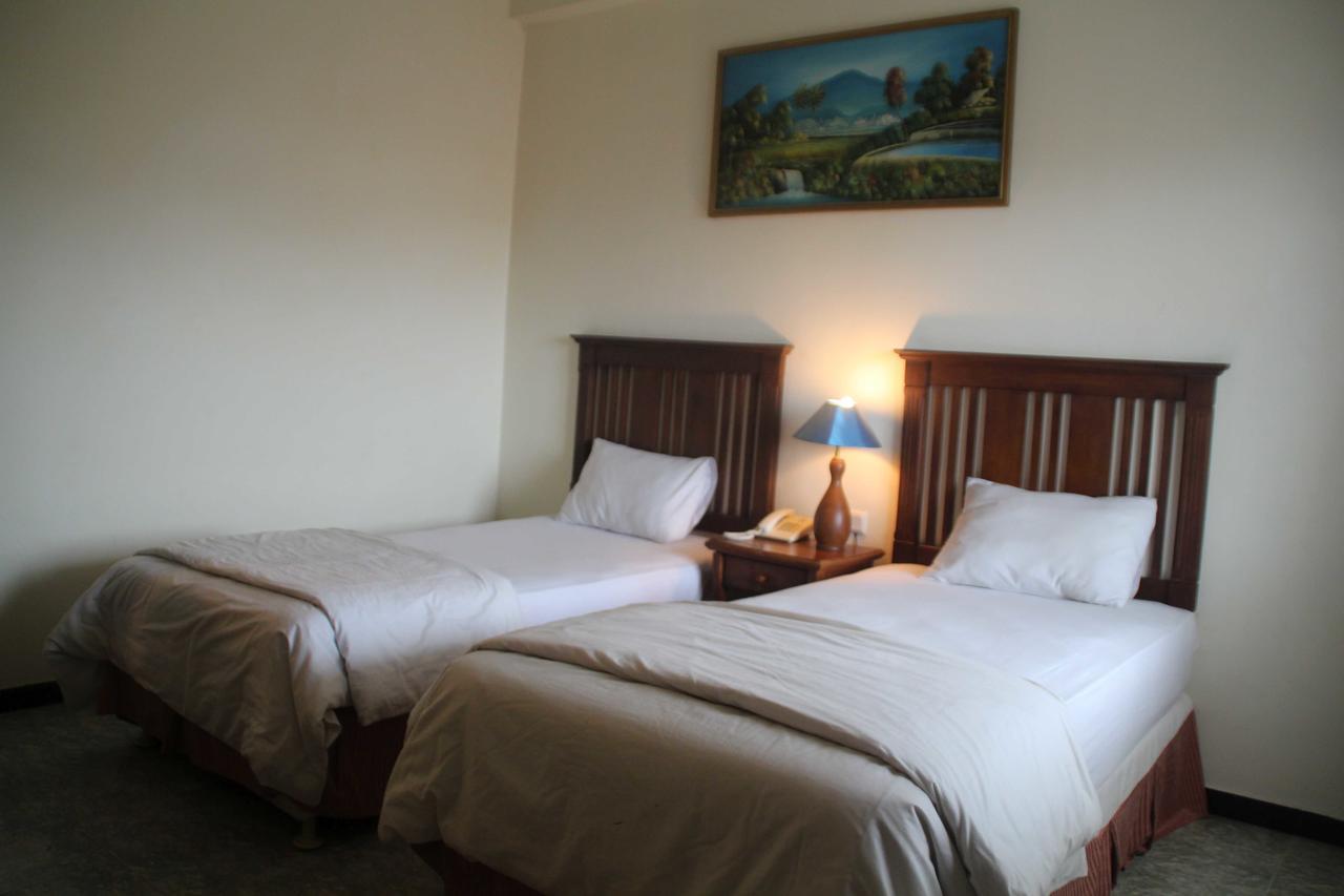 Mega Bintang Sweet Hotel Cepu Exterior photo