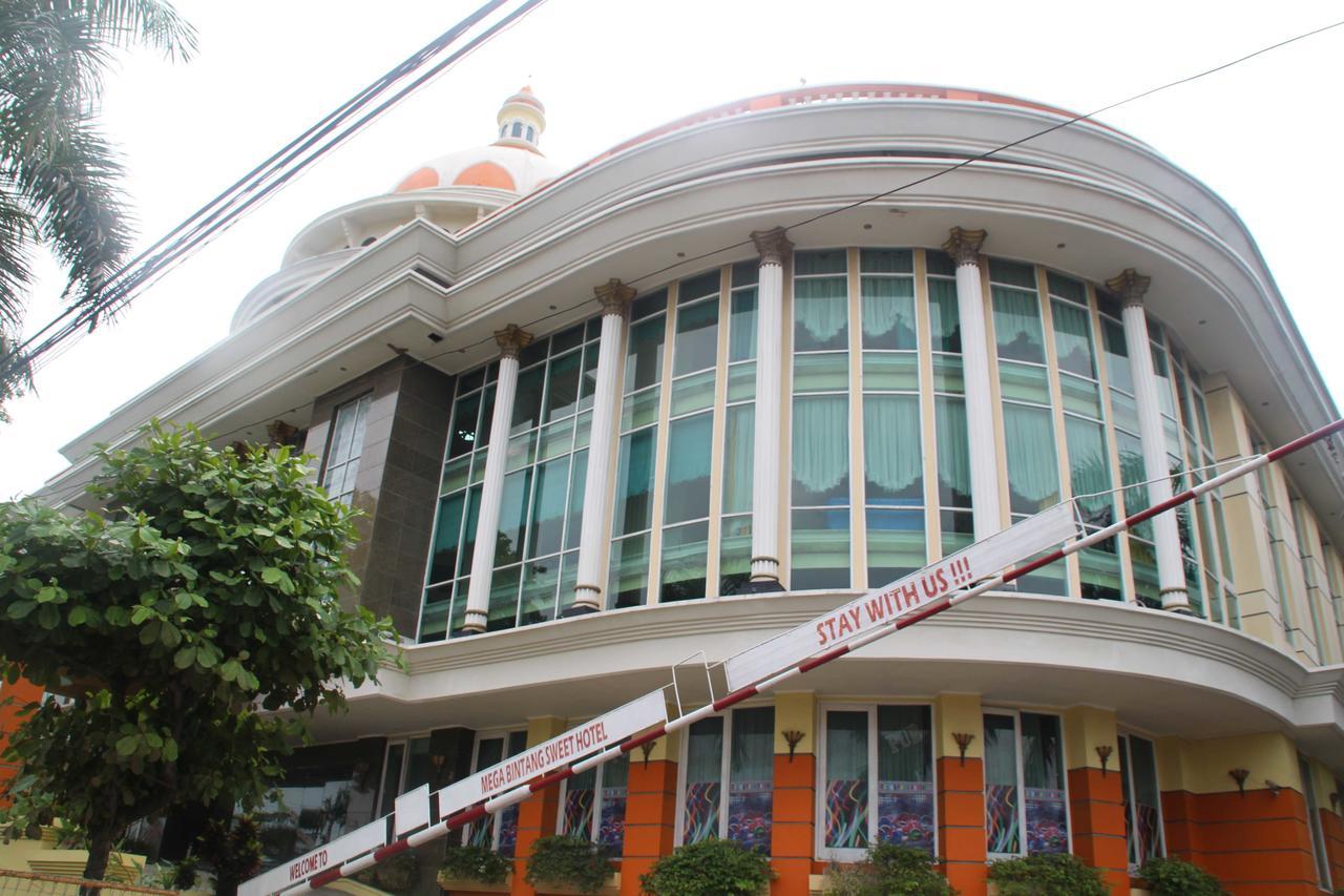 Mega Bintang Sweet Hotel Cepu Exterior photo