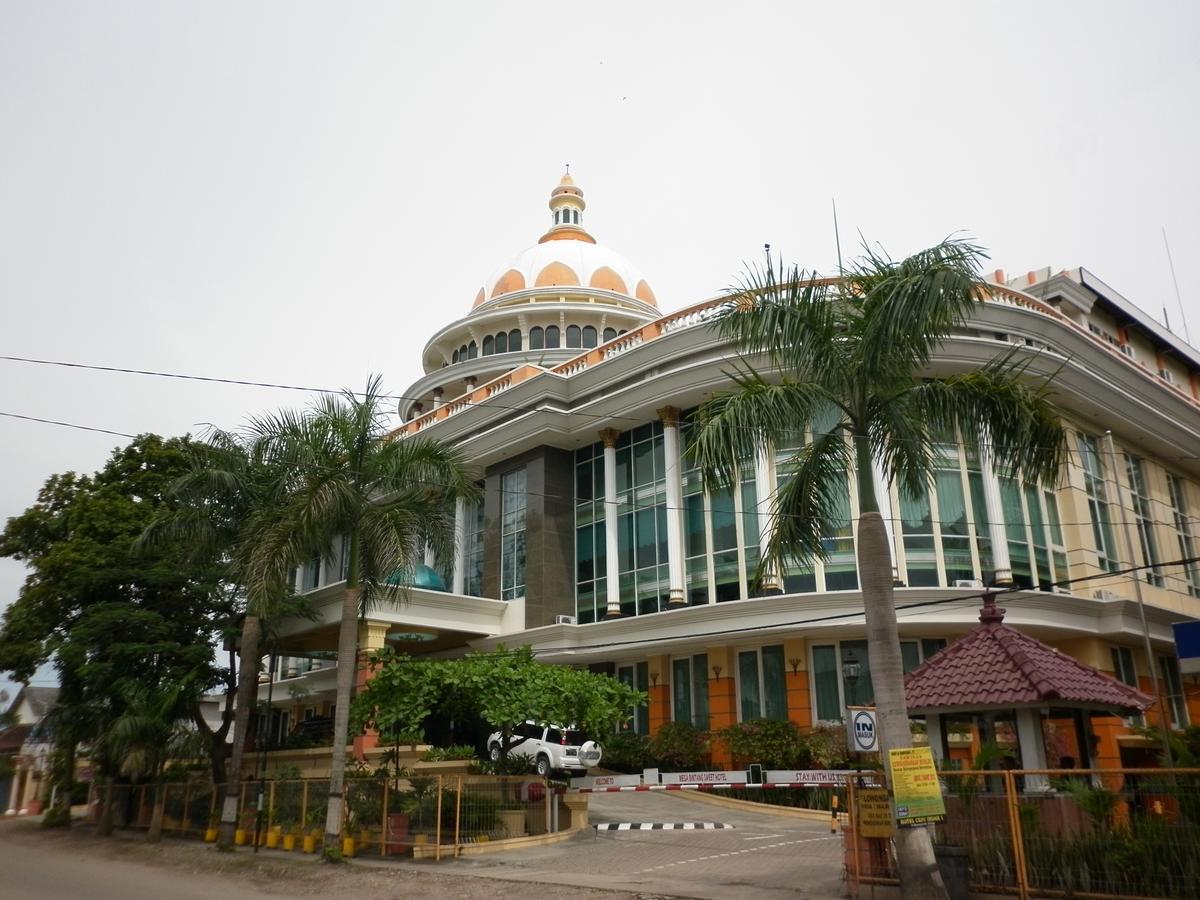 Mega Bintang Sweet Hotel Cepu Exterior photo